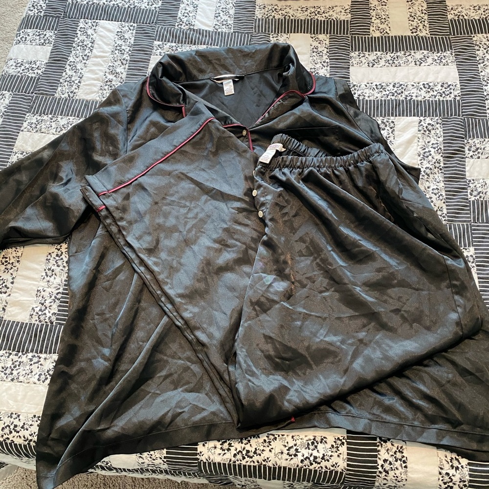 NWOT- Never worn! Cacique silky pj set